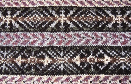 knitted example of oxo and peeries in purples and grays